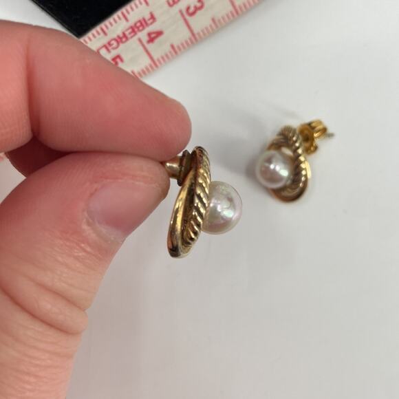 Vintage Faux pearl gold plated stud earrings - Picture 8 of 9